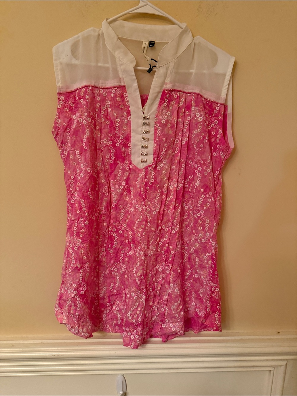 NWT Eight Girl Sleeveless Pink Floral Split-Neck Women's Top Size‎ XXL